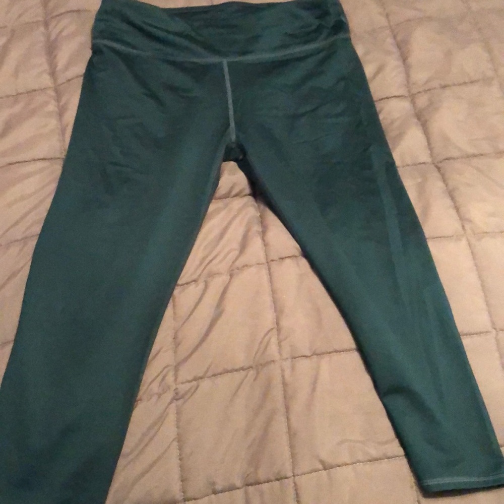 Size medium fabletics leggings